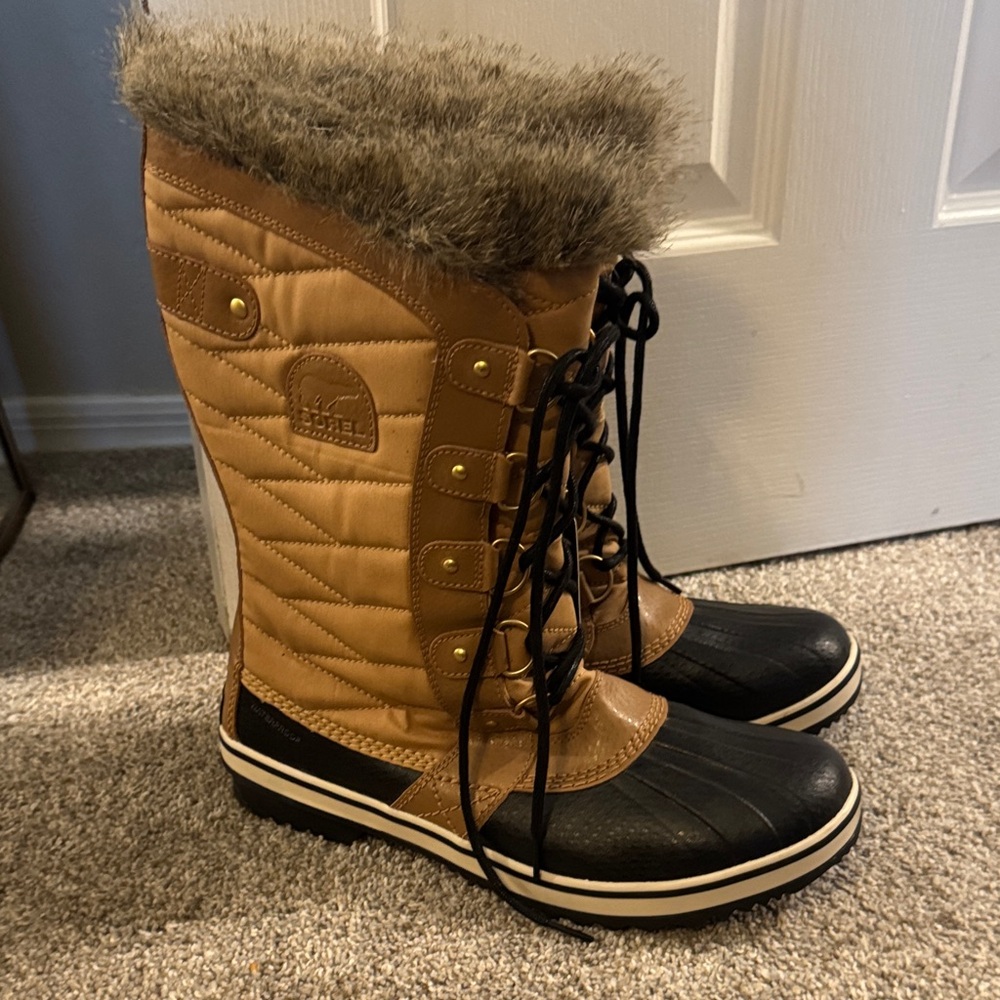 Sorel Women's Brown and Black Winter Boots
